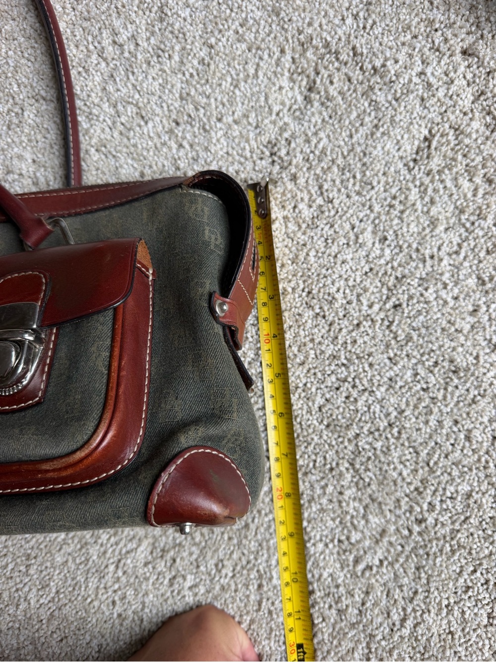 Vintage Dooney & Bourke hand bag, green DB logo pattern with brown leather - Picture 8 of 9